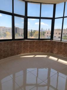 アンマンにあるشقه مفروشه للايجار أطلالة بانوراما مطلة على شارع الأردنのギャラリーの写真