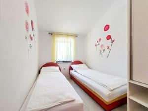 Postel nebo postele na pokoji v ubytování Apartment Marija-3 by Interhome