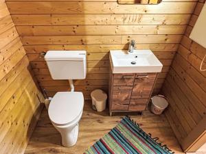 Kúpeľňa v ubytovaní Holiday Home Hochzillertalblick by Interhome