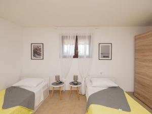 Postel nebo postele na pokoji v ubytování Apartment Maras-1 by Interhome