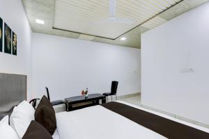 Postel nebo postele na pokoji v ubytování Hotel O Grand Heights
