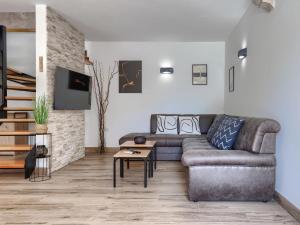 Μια τηλεόραση ή/και κέντρο ψυχαγωγίας στο Holiday Home House Gino by Interhome