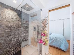 Ένα μπάνιο στο Apartment New Beach by Interhome
