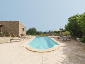 Bazén v ubytovaní Holiday Home Bellpuig by Interhome alebo v jeho blízkosti