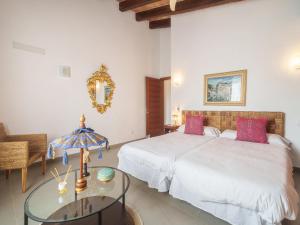 Posteľ alebo postele v izbe v ubytovaní Holiday Home Bellpuig by Interhome