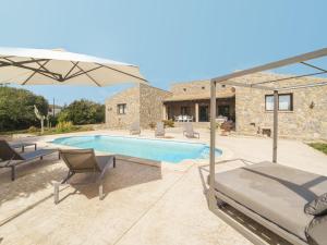 Bazén v ubytovaní Holiday Home Bellpuig by Interhome alebo v jeho blízkosti