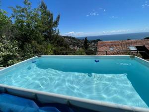 Swimmingpoolen hos eller tæt på Apartment Paradise View by Interhome