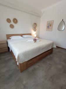 A bed or beds in a room at Sea View Palio Apartment