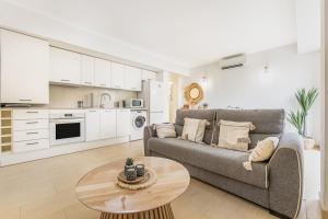 Nhà bếp/bếp nhỏ tại Apartamento con aire acondicionado y gran piscina!