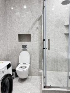 a bathroom with a toilet and a shower at Посуточно 3 комн в ЖК Аль Фараби in Shymkent