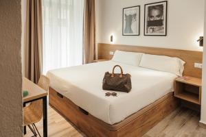 Łóżko lub łóżka w pokoju w obiekcie ASTUTO 21 Suites - Adults Only