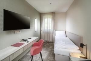 TV a/nebo společenská místnost v ubytování Esplanade, dependance hotelu Monti Spa