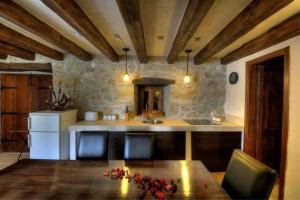a kitchen with a table with flowers on the floor at Wunderschönes Ferienhaus In Kotli Mit Grill, Gemeinschaftlichem Pool Und Terrasse in Kotli +32 photos