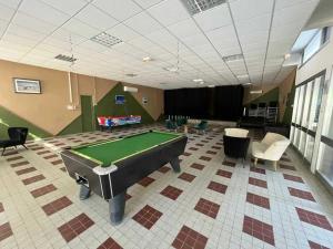 Biliár nebo kulečník v ubytování Camping 4 étoiles - Piscine - ef00ai