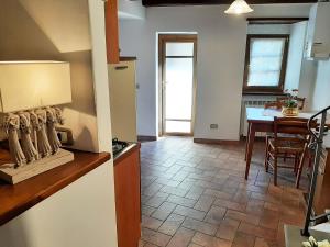 a kitchen and a dining room with a table at La Corte in Pratovecchio
