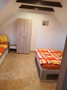 Postel nebo postele na pokoji v ubytování Ferienwohnung Haus Am Wasser In Emden