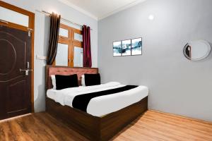 Ένα ή περισσότερα κρεβάτια σε δωμάτιο στο Hotel O Asian Highway