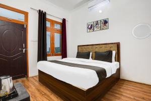 Ένα ή περισσότερα κρεβάτια σε δωμάτιο στο Hotel O Asian Highway