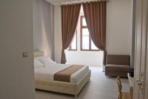 A bed or beds in a room at Brilliant Camere