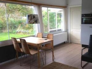 Fotografie z fotogalerie ubytování Schönes Ferienhaus Strandopgang In Julianadorp v destinaci De Zandloper