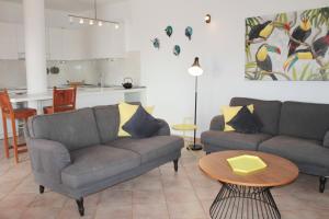 a living room with two couches and a table at Großes Modernes Ferienapartment Villa Atlantico in La Pared