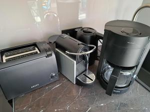 a coffee maker and a blender on a counter at Eck am Meer 1 - Barrierefreies Apartment in Eckernförde