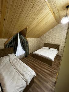 Postel nebo postele na pokoji v ubytování Quba Uğur Hotel