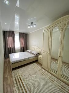 Postel nebo postele na pokoji v ubytování Apartment Plaza 2 х ком