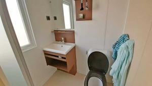 Postel nebo postele na pokoji v ubytování Camping 3 étoiles - ccbaf0c + 37 fotografií