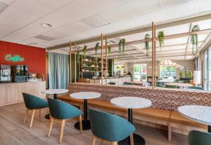Lounge nebo bar v ubytování B&B HOTEL Rothrist Olten