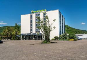 Nespecifikovaný výhled na hory nebo výhled na hory při pohledu z hotelu