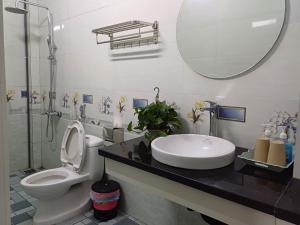 Ένα μπάνιο στο Thùy Dung Tam Cốc Homestay +4 φωτογραφίες
