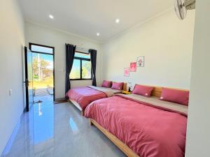 Ένα ή περισσότερα κρεβάτια σε δωμάτιο στο Homestay Nhà Của Gạo