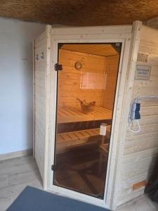 a wooden sauna with a sink inside of it at Ferienhaus AKate - Sauna, Kamin, Garten, 3 Hunde in Kronprinzenkoog