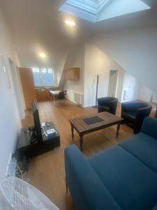 Posezení v ubytování Frankfurt Eschborn New Apartment for 5 Person