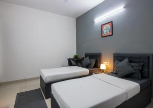 Postel nebo postele na pokoji v ubytování Housr 43 Gachibowli Hyderabad Near DLF Cybercity