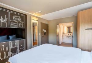 Postel nebo postele na pokoji v ubytování B&B HOTEL Rothrist Olten