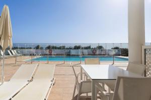 The swimming pool at or close to Salt Apartments Vistalmar
