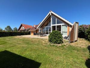 Bygningen som feriehuset ligger i + 10 billeder