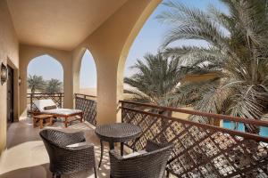 Aldhafra Resort, Vignette Collection by IHG的阳台或露台