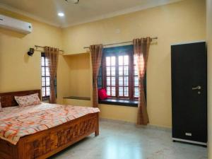 a bedroom with a bed and a window at Anay's Homely Hideout in Davorlim