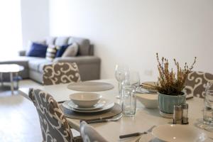 Khu vực ghế ngồi tại Cosy 3BR Apt with private Terrace & Wifi in Gozo by 360 Estates