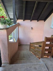 Balkón nebo terasa v ubytování Apartman & Sobe Orhideja