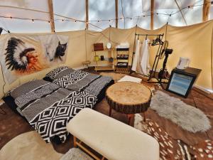 Tempat tidur dalam kamar di Zew Natury