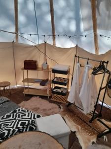 Tempat tidur dalam kamar di Zew Natury