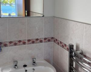 Koupelna v ubytování Primrose Cottage