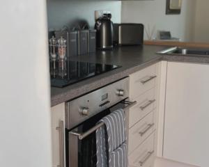 Kuchyň nebo kuchyňský kout v ubytování Primrose Cottage