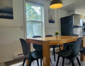 Η κουζίνα ή μικρή κουζίνα στο Condo 1 - Waterfront with SPA Fireplace & Barbecue