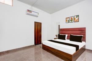 Postel nebo postele na pokoji v ubytování HOTEL O RAJENDRA PALACE