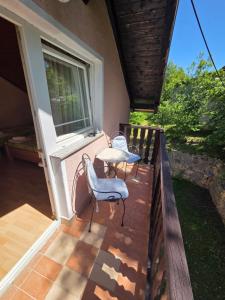 Balkón nebo terasa v ubytování Apartman & Sobe Orhideja